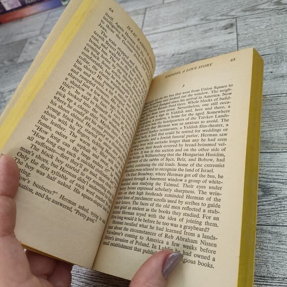 Enemies A Love Story by Isaac Bashevis Singer 1972 Fawcett Crest Paperback Novel - Picture 4 of 11